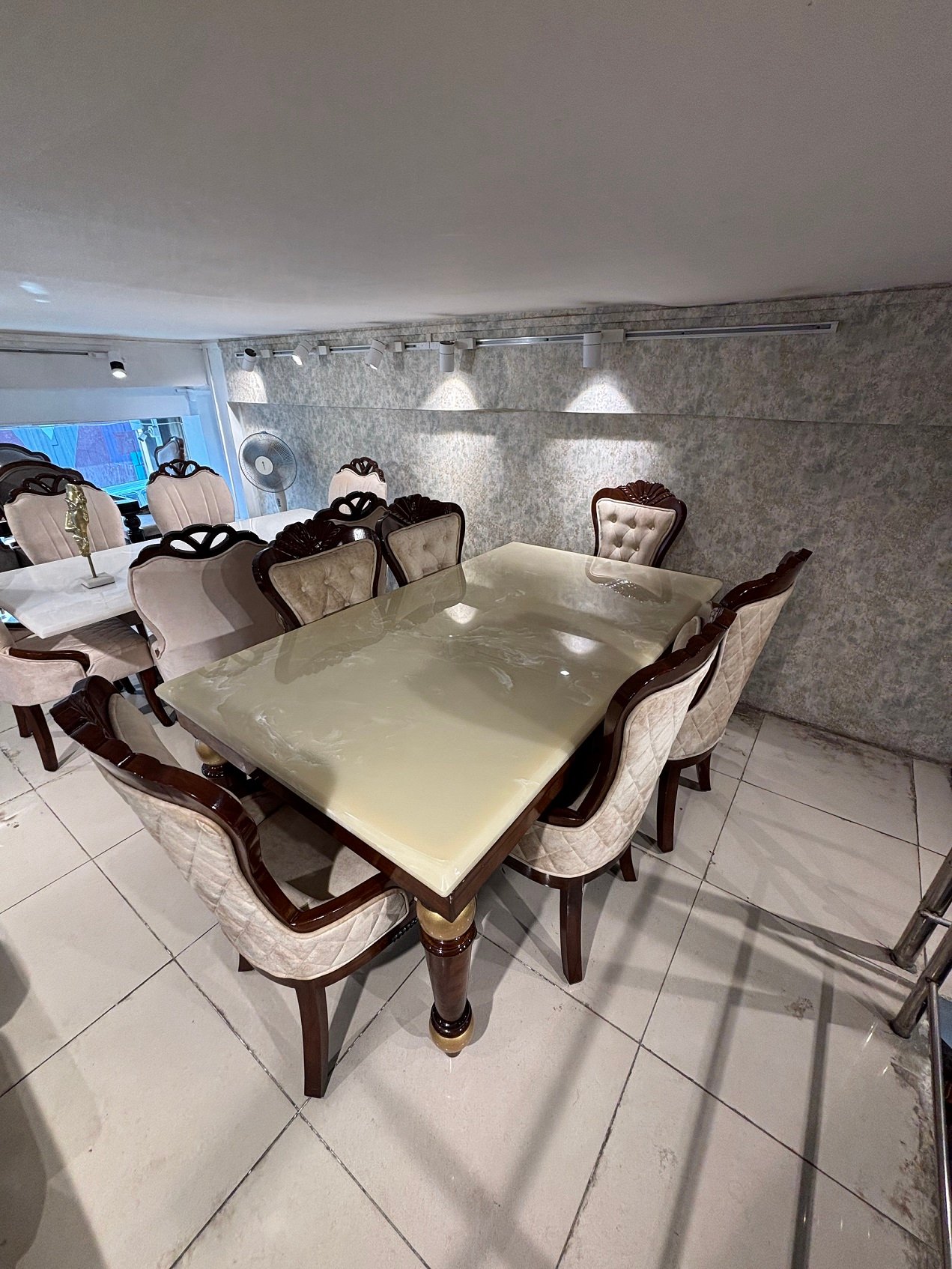 alirecliners-dining tables (4)